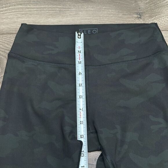Fleo Apex Silky Silk High Rise Green Camo Leggings Size Medium - Picture 9 of 10